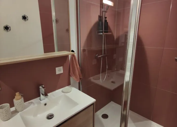 Avec Entree Independante Casa de hóspedes 3*