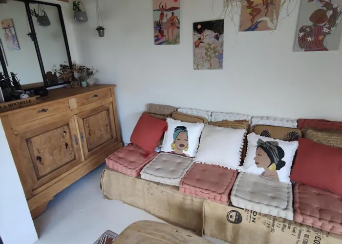 Casa de hóspedes Avec Entree Independante Esnandes